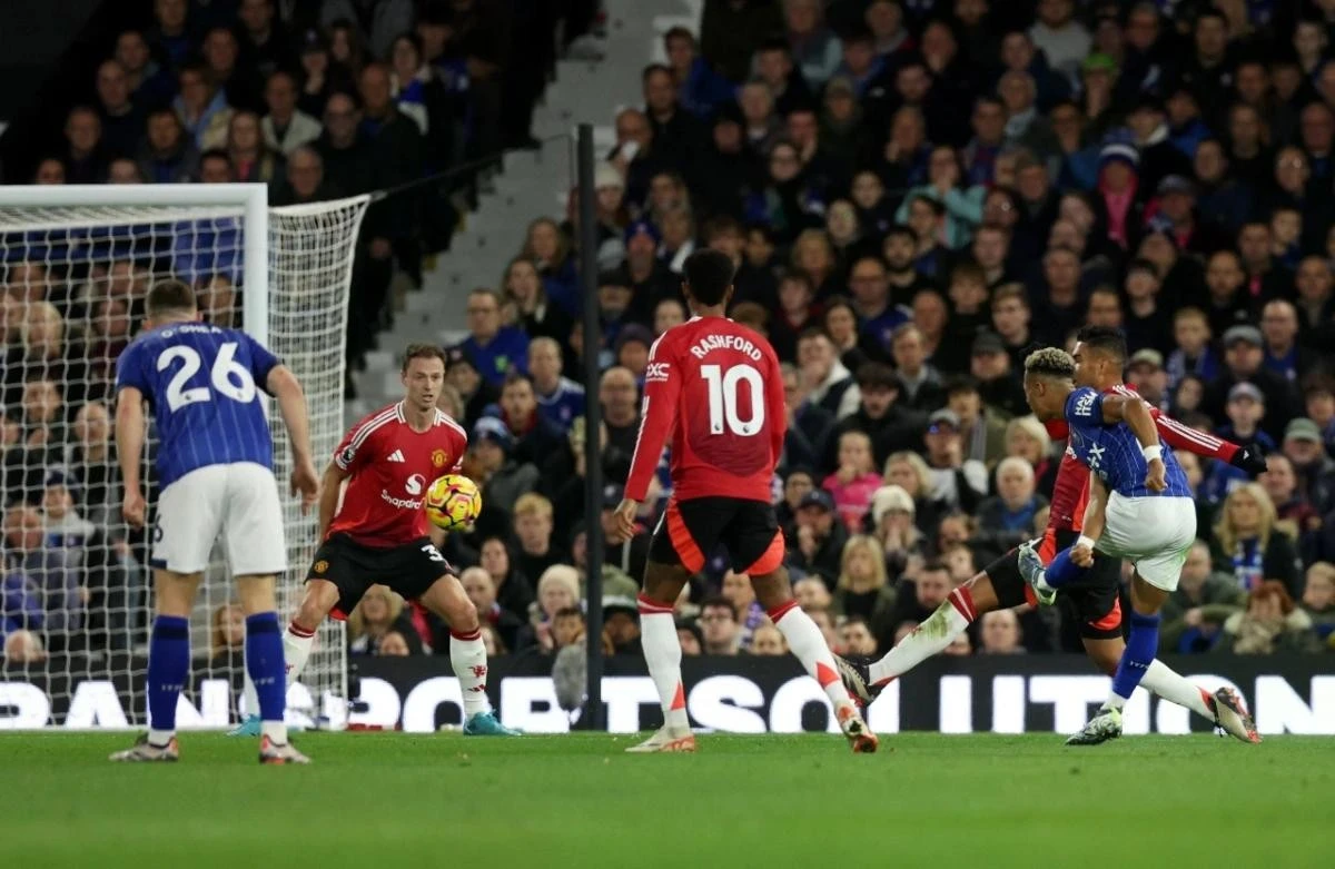 MU bị Ipswich cầm hòa 1-1. (Ảnh: Reuters).
