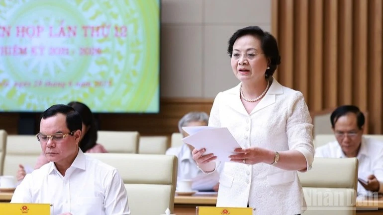 Bộ trưởng Nội vụ Phạm Thị Thanh Trà - Phó Chủ tịch Thường trực Hội đồng Thi đua-Khen thưởng Trung ương phát biểu tại phiên họp. (Ảnh: Trần Hải)