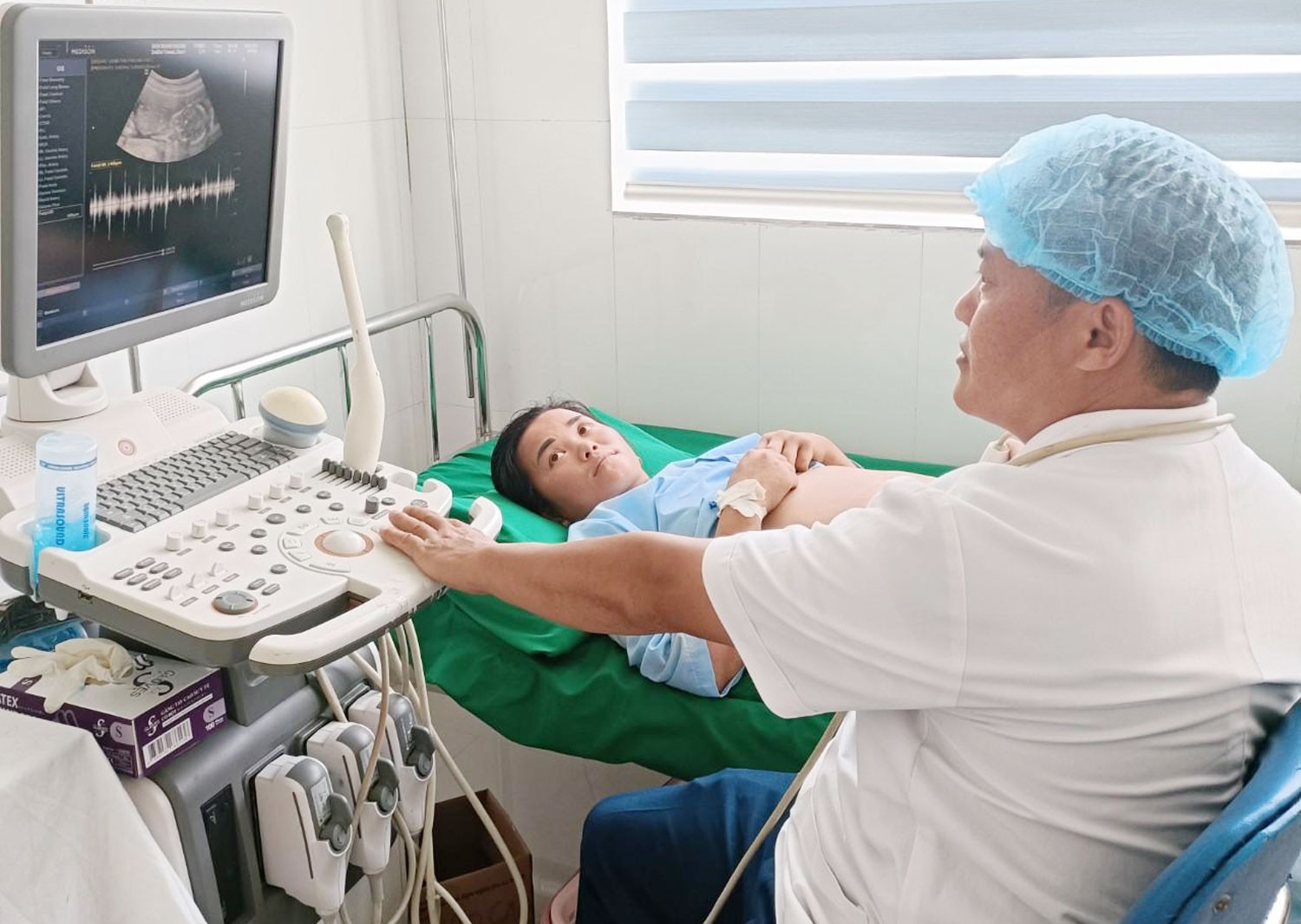 Trang thiết bị hiện đại được đầu tư phục vụ công tác khám, chữa bệnh. yt5-8298-8993.jpg