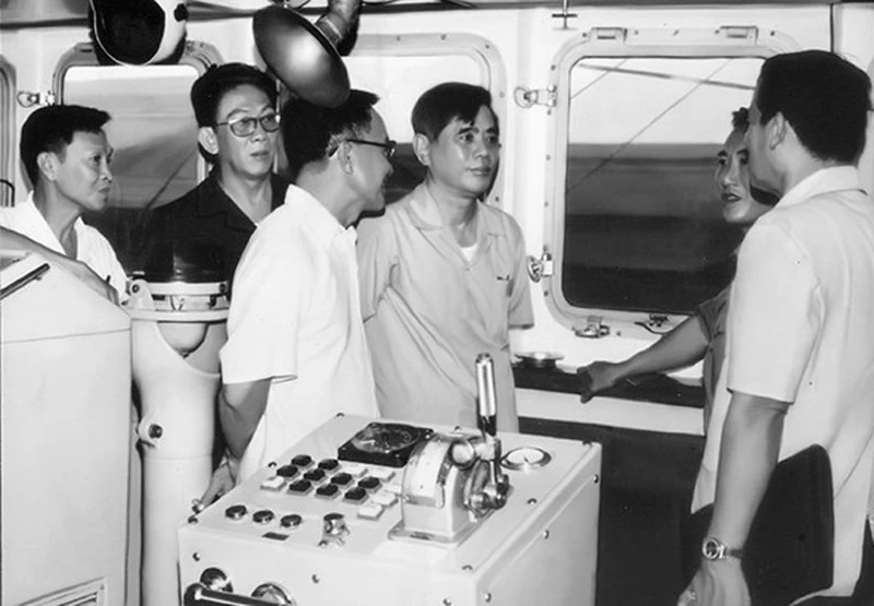 Tổng Bí thư Nguyễn Văn Linh thăm và làm việc tại Công ty vận tải Biển Sài Gòn. Ảnh tư liệu