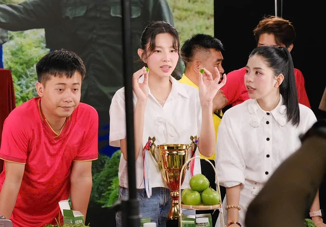 Bê bối của Quang Linh Vlogs, Hằng Du Mục, hoa hậu Thùy Tiên khiến công chúng bức xúc. (Ảnh chụp màn hình livestream)