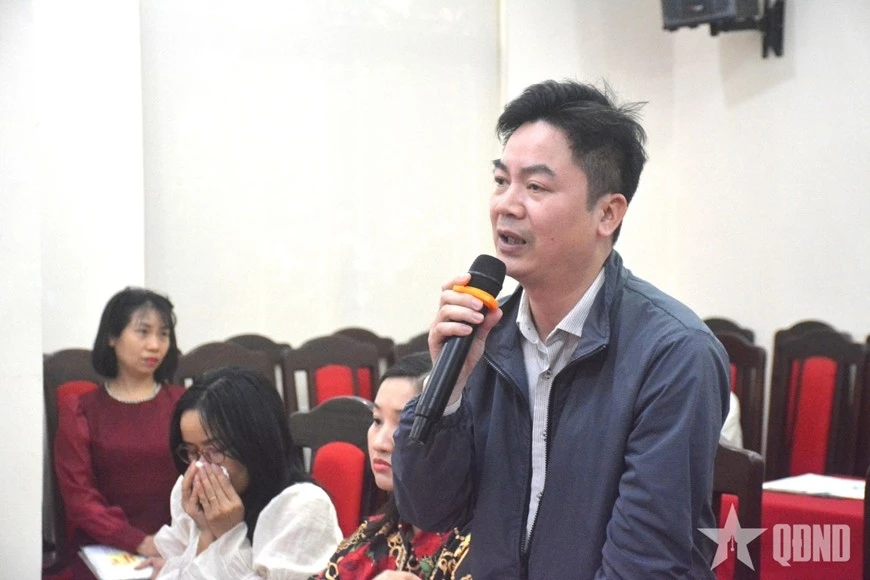 Phóng viên báo chí đặt câu hỏi với Ban Tổ chức.