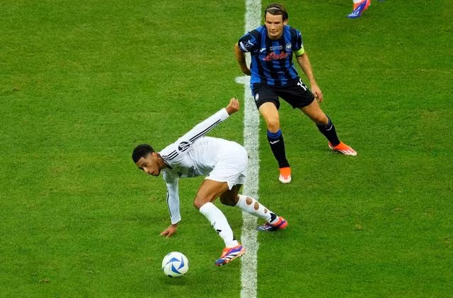 Marten de Roon suýt mở tỉ số cho AStalanta.