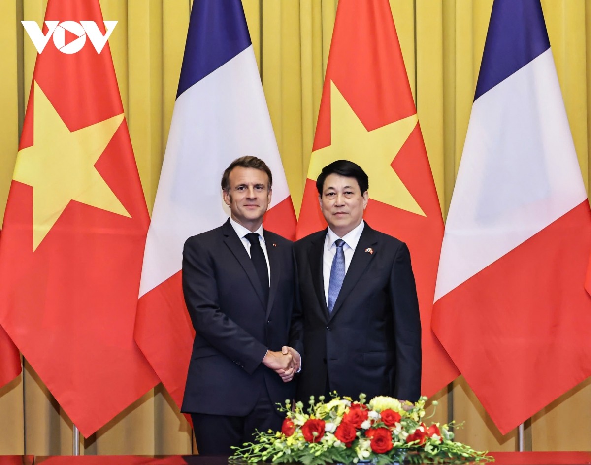 Chủ tịch nước Lương Cường và Tổng thống Cộng hòa Pháp Emmanuel Macron Chủ tịch nước Lương Cường và Tổng thống Cộng hòa Pháp Emmanuel Macron