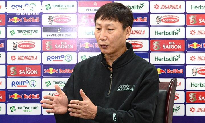 HLV Kim Sang-sik muốn giúp ĐT Việt Nam tiến xa hơn sau chức vô địch AFF Cup 2024 HLV Kim Sang-sik muốn giúp ĐT Việt Nam tiến xa hơn sau chức vô địch AFF Cup 2024