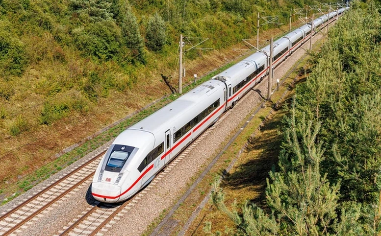 Dự án đường sắt Lào Cai - Hà Nội - Hải Phòng được yêu cầu phải triển khai trong thời gian sớm nhất có thể nhưng đòi hỏi phải đáp ứng yêu cầu khía cạnh kỹ thuật, công nghệ tiên tiến, hiện đại, chất lượng, độ an toàn cao nhất - Ảnh minh họa