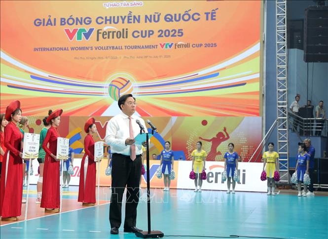 Chủ tịch UBND tỉnh Vĩnh Phúc Trần Duy Đông, phát biểu tại buổi lễ. Ảnh: Hoàng Hùng/TTXVN Chủ tịch UBND tỉnh Vĩnh Phúc Trần Duy Đông, phát biểu tại buổi lễ. Ảnh: Hoàng Hùng/TTXVN
