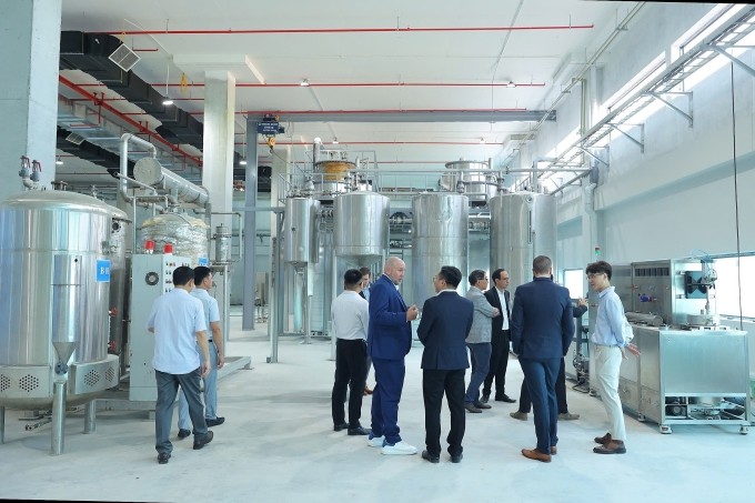 Đoàn khách nước ngoài tham quan nhà máy. Ảnh: Techvina Đoàn khách nước ngoài tham quan nhà máy. Ảnh: Techvina