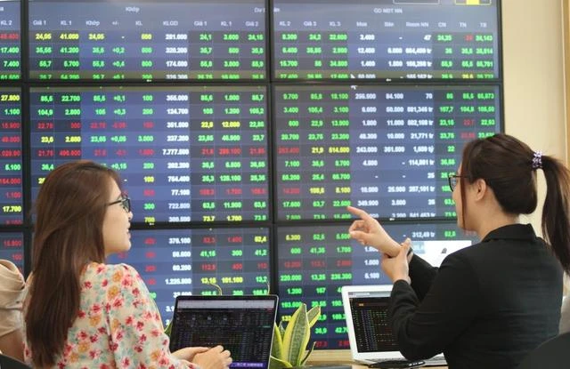 Sắc xanh của thị trường chứng khoán Việt Nam ngày 2/8 giúp nhà đầu tư lấy lại bình tĩnh sau đà lao dốc trước đó Ảnh: Lê Tỉnh
