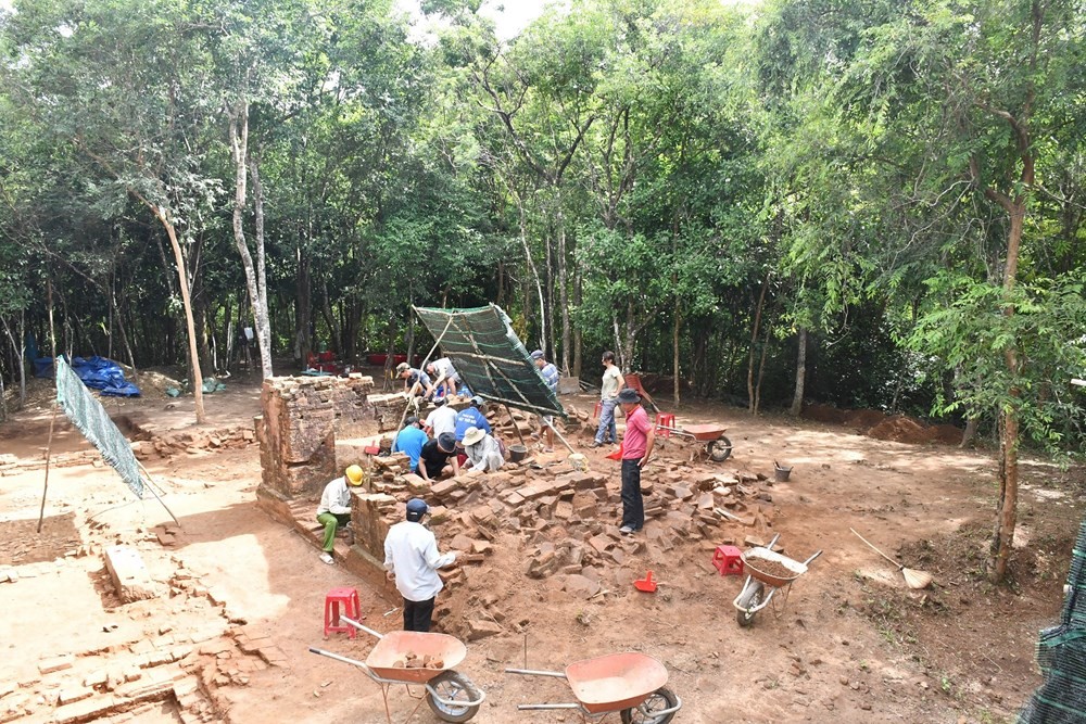 Công tác khai quật nhóm tháp L đã hé lộ nhiều thông tin giá trị để xây dựng, đề xuất phương án trùng tu, bảo tồn nhóm tháp L Công tác khai quật nhóm tháp L đã hé lộ nhiều thông tin giá trị để xây dựng, đề xuất phương án trùng tu, bảo tồn nhóm tháp L