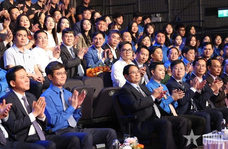 Thủ tướng Chính phủ Phạm Minh Chính và các đại biểu dự lễ trao giải thưởng. Ảnh: HIẾU DUY