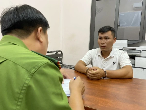 Công an làm việc với đối tượng Lê Duy Đạt.