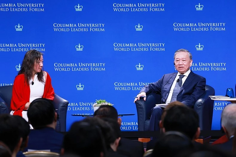 Tổng Bí thư, Chủ tịch nước Tô Lâm nói chuyện với sinh viên Đại học Columbia. (Ảnh TTXVN)