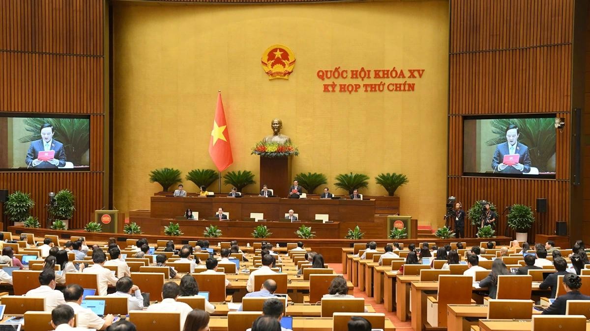 Đại biểu Quốc hội đã thảo luận tổ và hai lần thảo luận trên hội trường, góp ý thẳng thắn, tâm huyết, dân chủ, khoa học vào dự thảo Nghị quyết của Quốc hội sửa đổi, bổ sung một số điều của Hiến pháp năm 2013. Ảnh: Quốc hội Đại biểu Quốc hội đã thảo luận tổ và hai lần thảo luận trên hội trường, góp ý thẳng thắn, tâm huyết, dân chủ, khoa học vào dự thảo Nghị quyết của Quốc hội sửa đổi, bổ sung một số điều của Hiến pháp năm 2013. Ảnh: Quốc hội