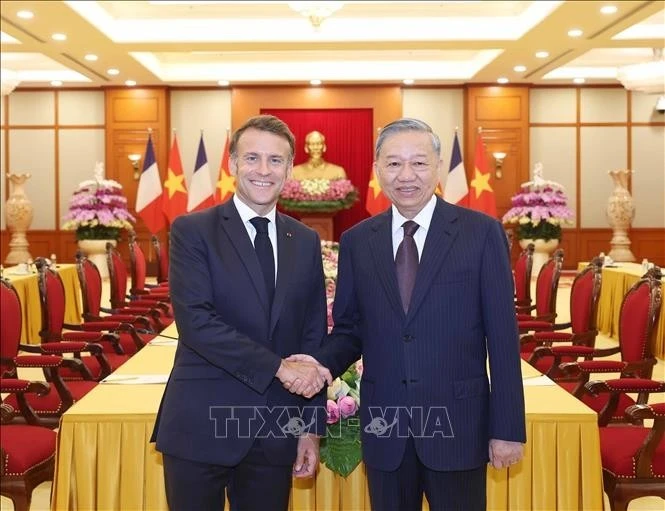 Tổng Bí thư Tô Lâm hội kiến Tổng thống Pháp Emmanuel Macron. (Ảnh: Thống Nhất/TTXVN)