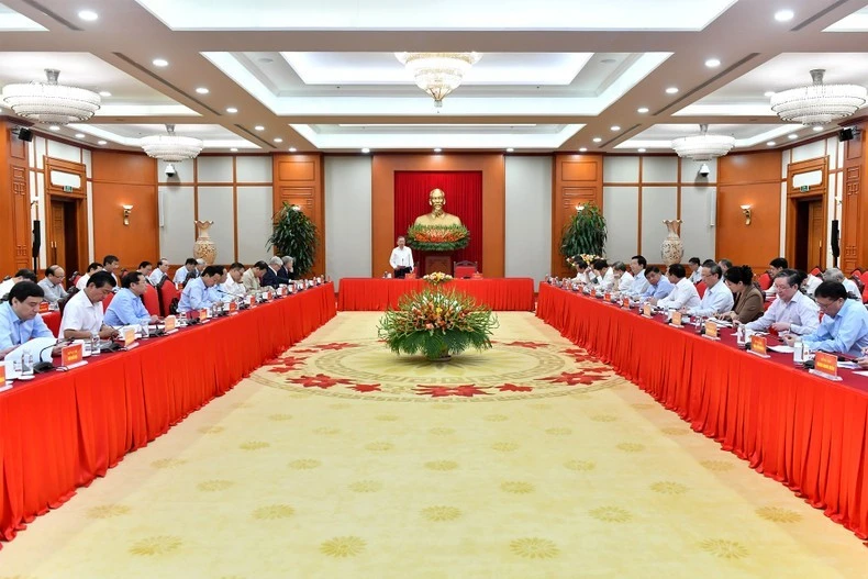 Tổng Bí thư Tô Lâm làm việc với Tiểu ban Văn kiện Đại hội XIV của Đảng. (Ảnh: ĐĂNG KHOA)