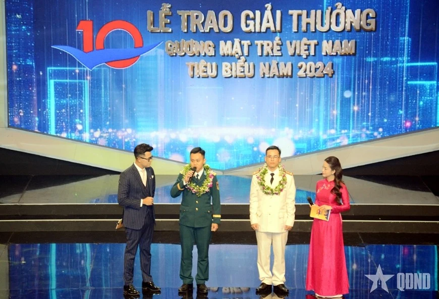 Đại úy Nguyễn Hoàng Hải Quang, Phó phi đội trưởng, Tham mưu trưởng Phi đội 1, Trung đoàn 925, Sư đoàn 372 (Quân chủng Phòng không - Không quân), một trong 10 Gương mặt trẻ Việt Nam tiêu biểu năm 2024 chia sẻ cảm xúc tại lễ trao giải thưởng.