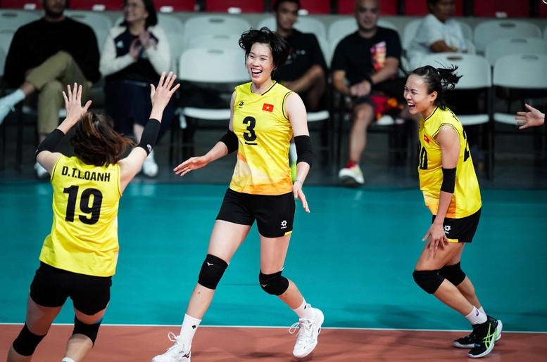 Đội tuyển bóng chuyền nữ Việt Nam lần đầu tiên giành huy chương thế giới, lần thứ hai vô địch châu Á. Đội tuyển bóng chuyền nữ Việt Nam lần đầu tiên giành huy chương thế giới, lần thứ hai vô địch châu Á.
