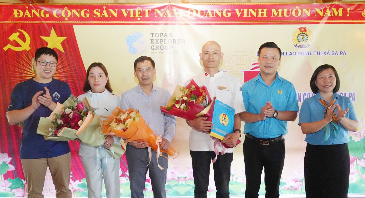 Trao quyết định thành lập công đoàn cơ sở và kết nạp đoàn viên. s1.jpg