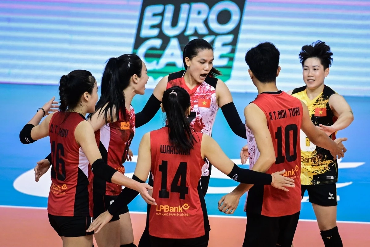 Niềm vui chiến thắng của CLB bóng chuyền nữ Ninh Bình. (Ảnh: AVC).