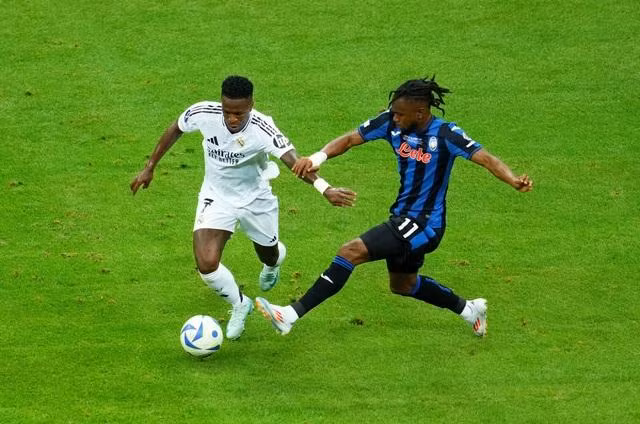 Ademola Lookman là nỗi đe dọa hàng thủ Real Madrid.