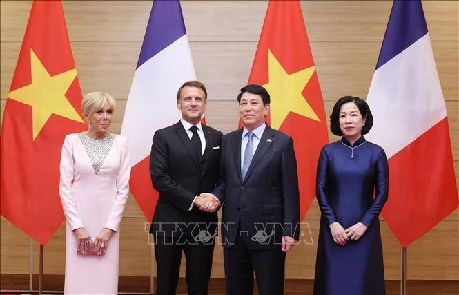 Chủ tịch nước Lương Cường và Phu nhân chủ trì tiệc chiêu đãi Tổng thống Pháp Emmanuel Macron và Phu nhân, tối 26/5. (Ảnh: Lâm Khánh/TTXVN)