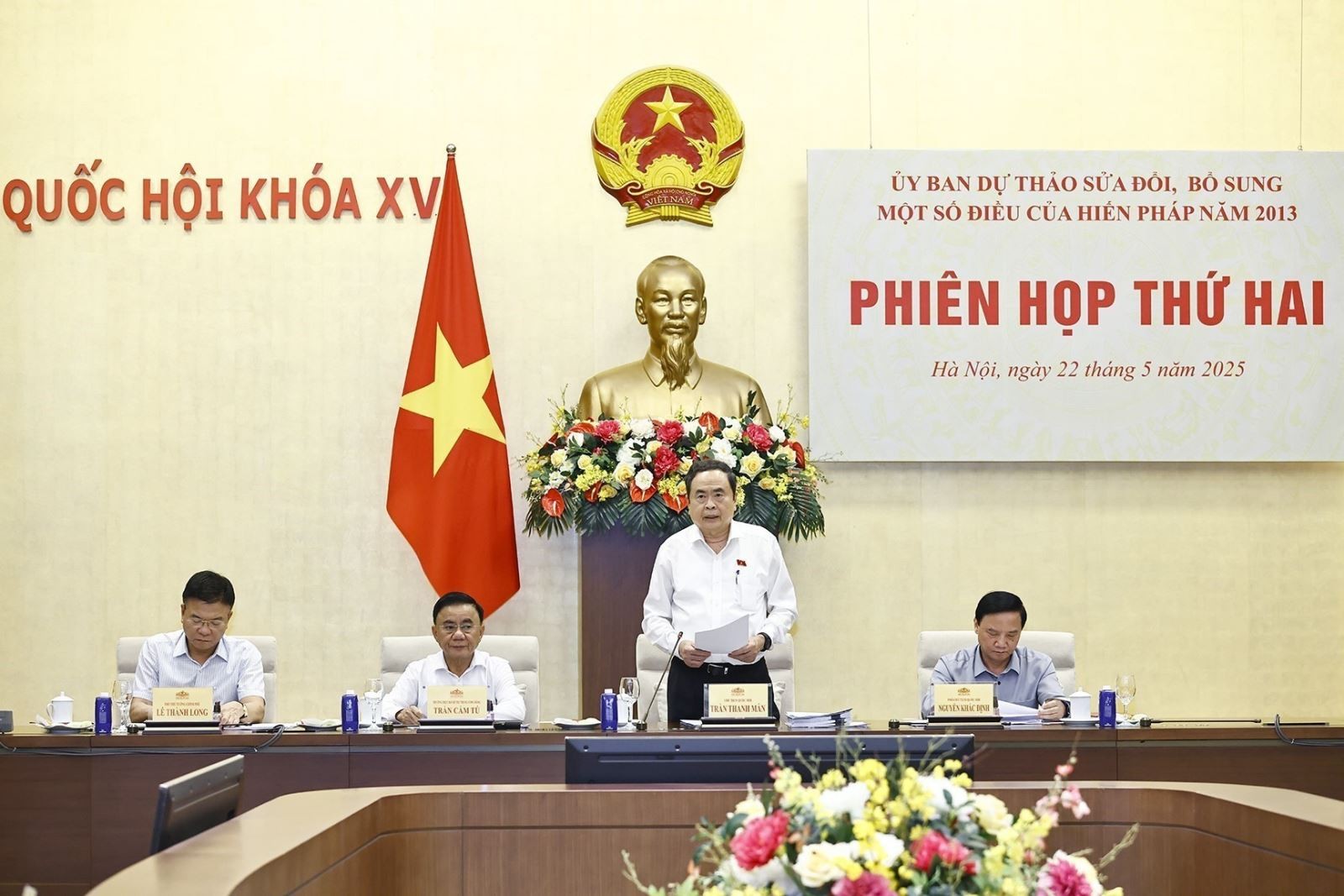Chủ tịch Quốc hội Trần Thanh Mẫn, Chủ tịch Ủy ban dự thảo sửa đổi, bổ sung một số điều của Hiến pháp năm 2013 phát biểu. Ảnh: Doãn Tấn/TTXVN Chủ tịch Quốc hội Trần Thanh Mẫn, Chủ tịch Ủy ban dự thảo sửa đổi, bổ sung một số điều của Hiến pháp năm 2013 phát biểu. Ảnh: Doãn Tấn/TTXVN