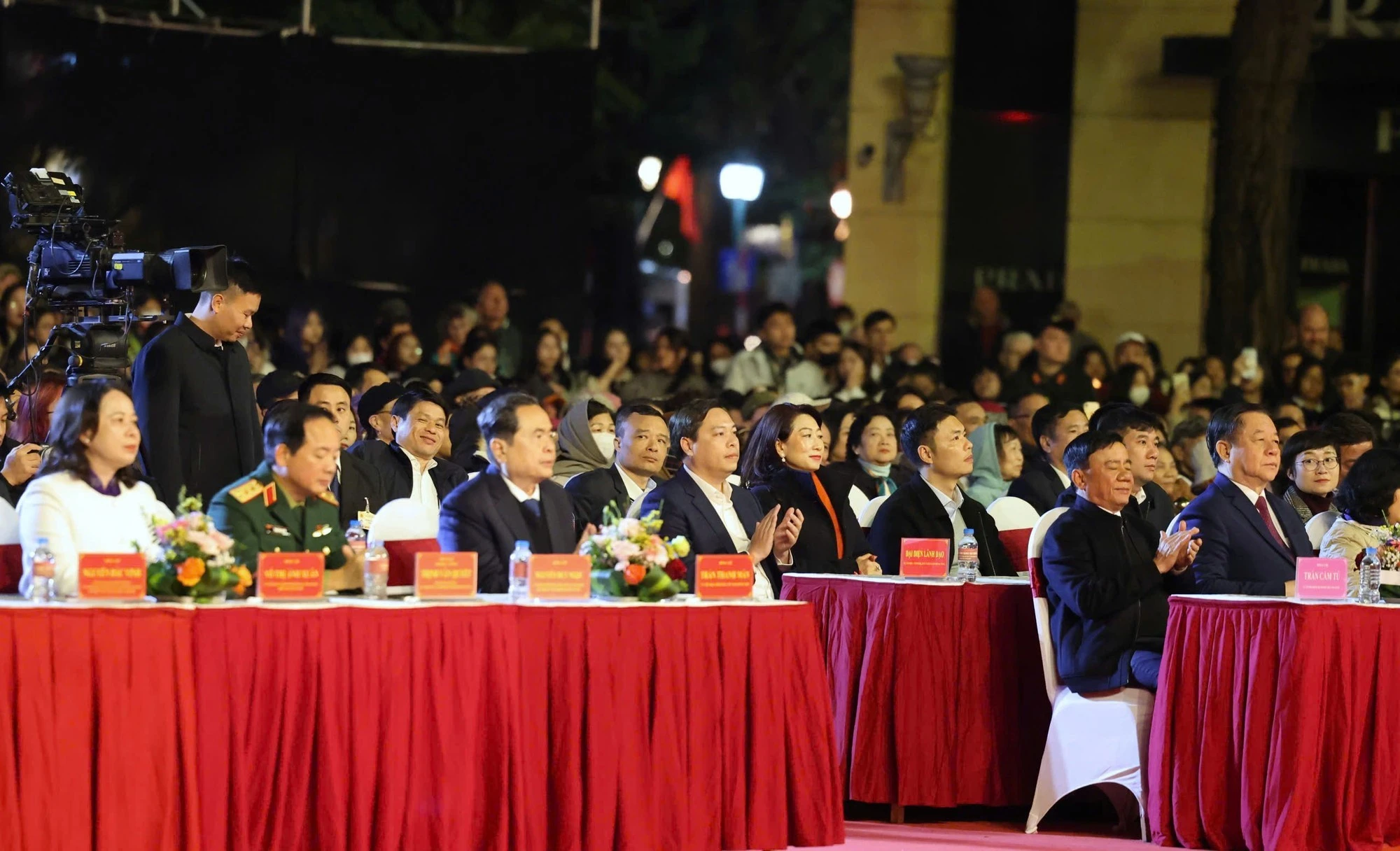 Chủ tịch Quốc hội Trần Thanh Mẫn, Thường trực Ban Bí thư Trần Cẩm Tú và các đại biểu dự chương trình.