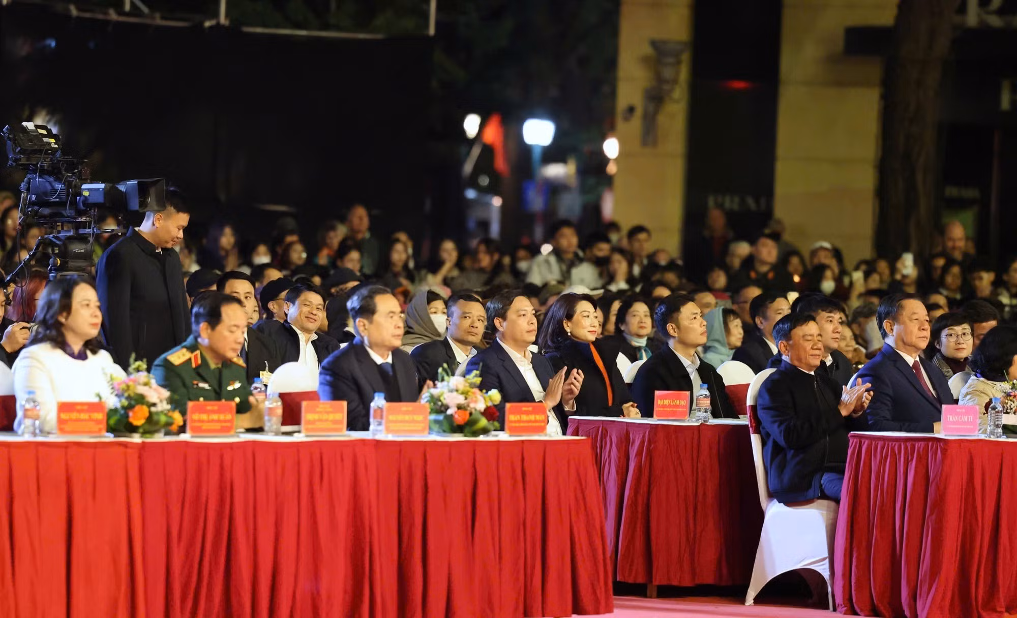 Chủ tịch Quốc hội Trần Thanh Mẫn, Thường trực Ban Bí thư Trần Cẩm Tú và các đại biểu dự chương trình.