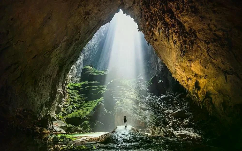 Hang Sơn Đoòng ngày nắng. (Ảnh: Jason Speth)