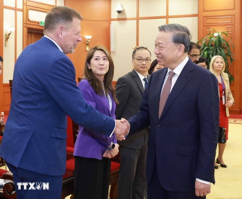 Tổng Bí thư Tô Lâm và các đại biểu của Đoàn doanh nghiệp Hội đồng Kinh doanh Hoa Kỳ - ASEAN Tổng Bí thư Tô Lâm và các đại biểu của Đoàn doanh nghiệp Hội đồng Kinh doanh Hoa Kỳ - ASEAN