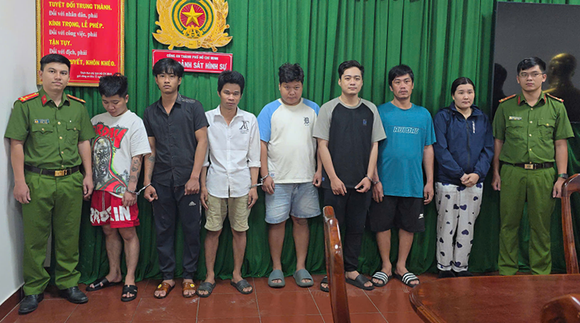 Nhóm đối tượng bị bắt giữ. Ảnh: Công an cung cấp img-0200.png