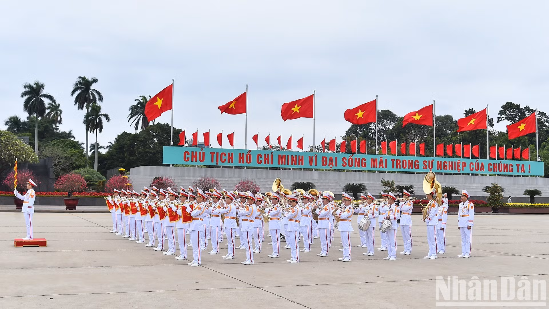 Đoàn Quân nhạc thực hiện nghi thức tại buổi lễ trên Quảng trường Ba Đình.