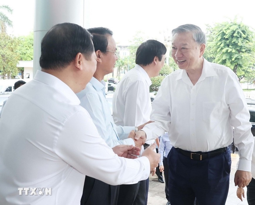 Tổng Bí thư Tô Lâm và đại diện lãnh đạo các tỉnh Phú Thọ, Vĩnh Phúc, Hòa Bình. Tổng Bí thư Tô Lâm và đại diện lãnh đạo các tỉnh Phú Thọ, Vĩnh Phúc, Hòa Bình.