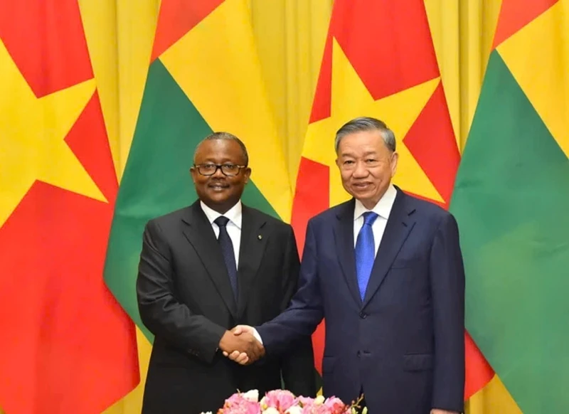 Tổng Bí thư, Chủ tịch nước Tô Lâm với Tổng thống Umaro Sissoco Embaló.