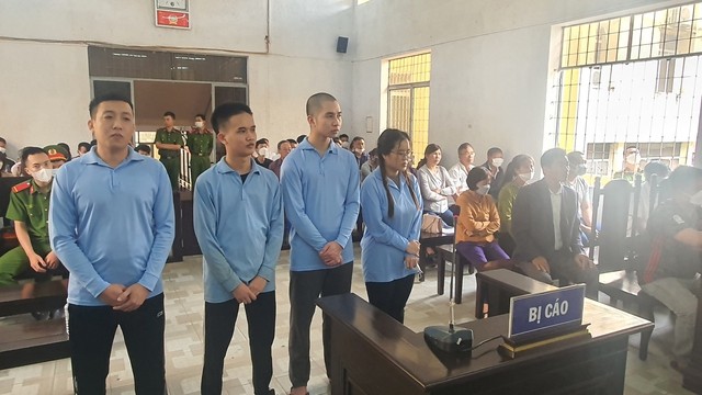 4 đối tượng lừa bán 4 thanh niên sang Campuchia lãnh án 48 năm tù. 4 đối tượng lừa bán 4 thanh niên sang Campuchia lãnh án 48 năm tù.