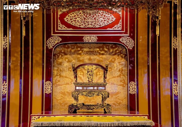 មជ្ឈមណ្ឌលអភិរក្សបូជនីយដ្ឋាន Hue នឹងសិក្សាពីការអនុវត្តប្រព័ន្ធ Trung tâm Bảo tồn Di tích Cố đô Huế sẽ nghiên cứu đưa hệ thống "hàng rào ảo" ứng dụng trí tuệ nhân tạo để bảo vệ di sản sau sự cố bảo vật quốc gia ngai vua triều Nguyễn bị bẻ gãy. (Ảnh: Lê Hoàng)