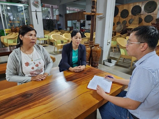 2 người mẹ "kêu cứu" với phóng viên khi 2 con trai bị lừa bán sang Campuchia.