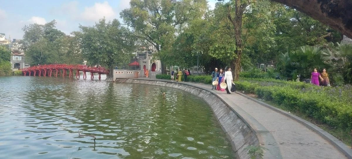 Hà Nội ngày nắng, đêm và sáng trời rét.