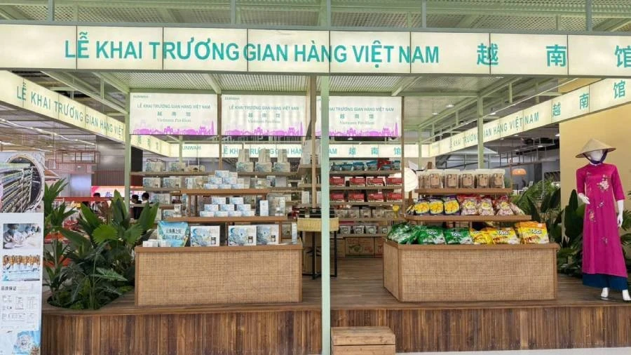 Gian hàng của Việt Nam tại Khu thương mại.