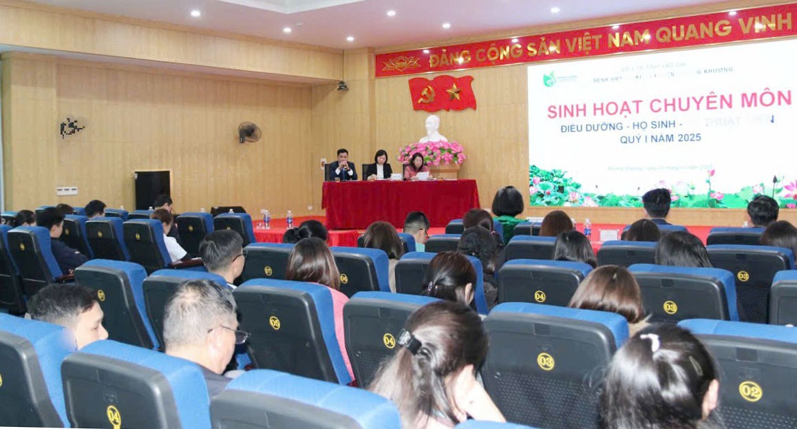 Một buổi sinh hoạt chuyên môn điều dưỡng - hộ sinh do Sở Y tế Lào Cai tổ chức trong quý I/2025. 111.jpg