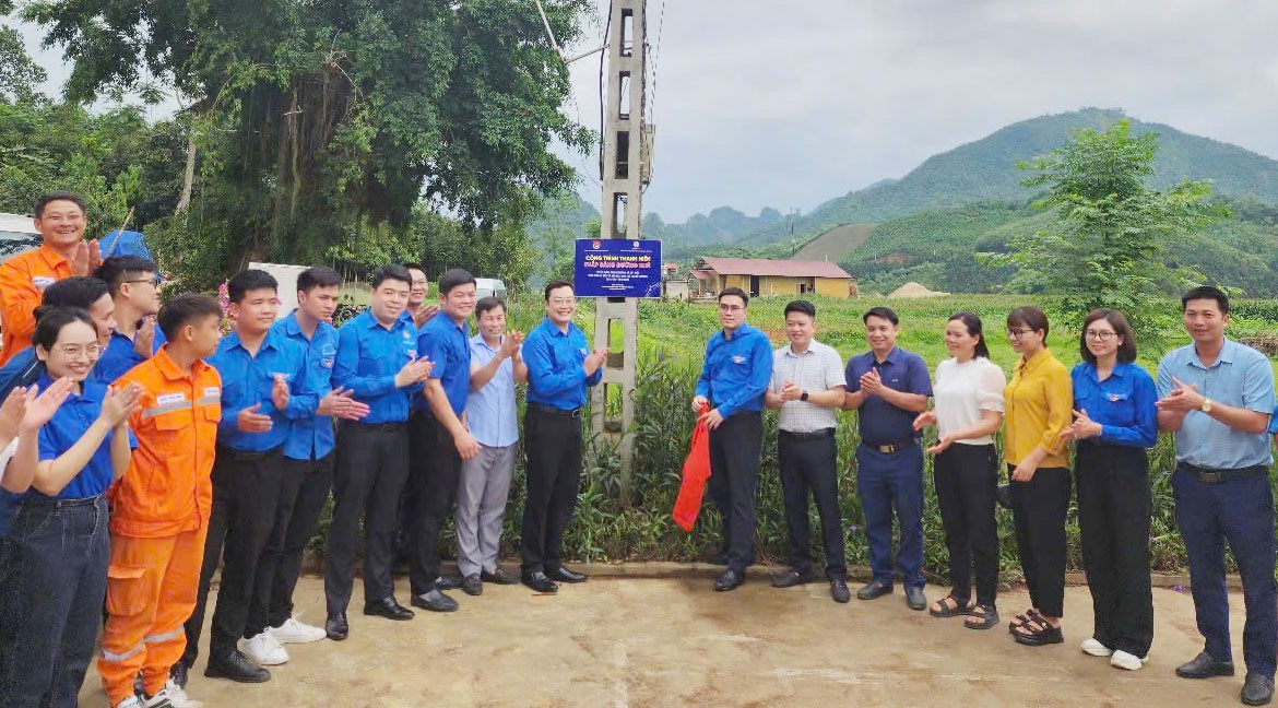 Khánh thành công trình thanh niên "Thắp sáng đường quê" tại bản Hàm Rồng, xã Việt Tiến, huyện Bảo Yên, Lào Cai dl3.jpg