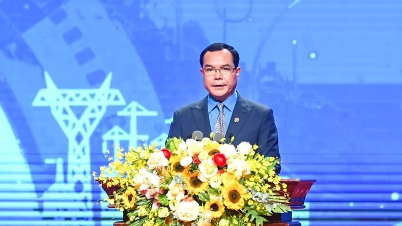 Chủ tịch Tổng Liên đoàn Lao động Việt Nam Nguyễn Đình Khang phát biểu khai mạc.