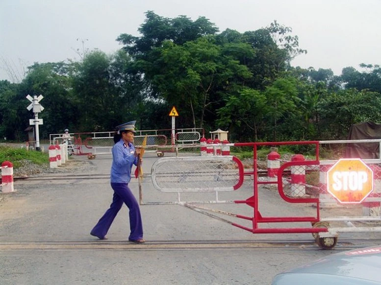 Thực hiện sửa chữa, bổ sung đầy đủ hệ thống tín hiệu tại 184 đường ngang có người gác ảnh 1