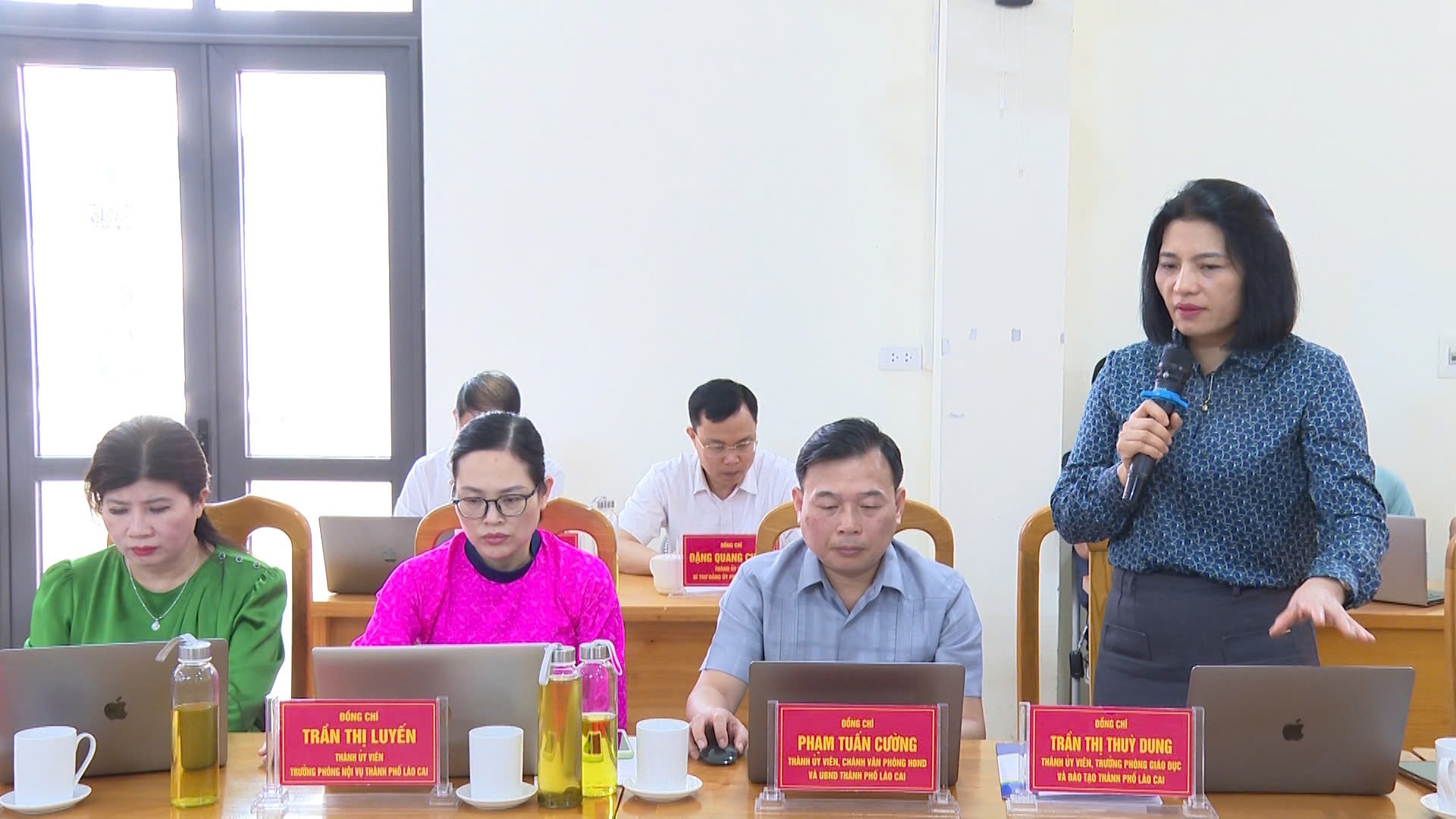 Đại biểu đóng góp ý kiến vào các phần, các mục của của cuốn sách. z6573220754694-ce0223a15068ca48e2d1461b77316fe4.jpg