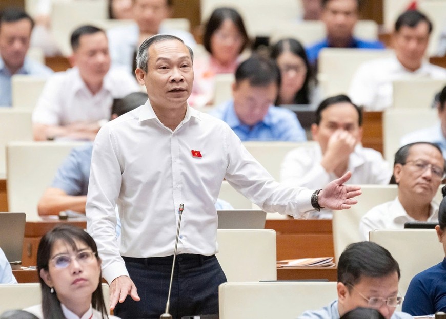 Đại biểu Phan Đức Hiếu (đoàn đại biểu Quốc hội tỉnh Thái Bình) phát biểu thảo luận về dự thảo Luật Thuế thu nhập doanh nghiệp (sửa đổi). Ảnh: TRỌNG HẢI Đại biểu Phan Đức Hiếu (đoàn đại biểu Quốc hội tỉnh Thái Bình) phát biểu thảo luận về dự thảo Luật Thuế thu nhập doanh nghiệp (sửa đổi). Ảnh: TRỌNG HẢI