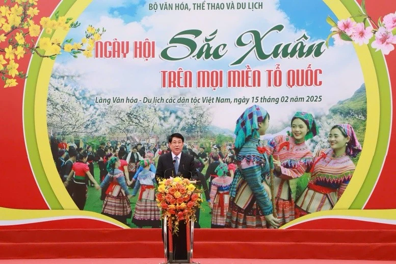 Chủ tịch nước Lương Cường phát biểu tại ngày hội Sắc Xuân trên mọi miền Tổ quốc - Ảnh: VGP/ Văn Hiền