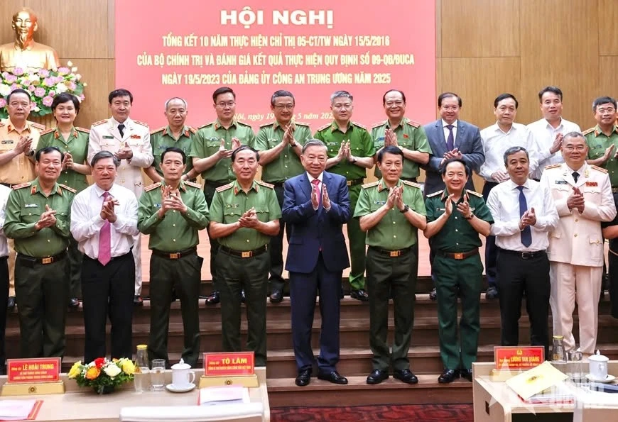 Tổng Bí thư Tô Lâm và các đại biểu dự Hội nghị tổng kết 10 năm thực hiện Chỉ thị số 05-CT/TW của Bộ Chính trị tại Bộ Công an