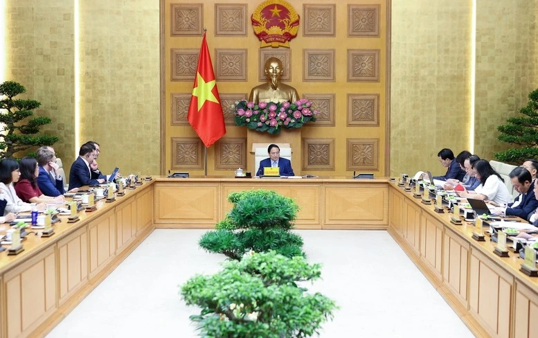 Thủ tướng khẳng định, Việt Nam cam kết tiếp tục xây dựng môi trường kinh doanh phù hợp kinh tế thị trường, luật pháp 2 nước; bảo đảm an ninh, an toàn, quyền và lợi ích hợp pháp, chính đáng của người nước ngoài, doanh nghiệp nước ngoài, trong đó có doanh nghiệp Anh tại Việt Nam - Ảnh: VGP/Nhật Bắc