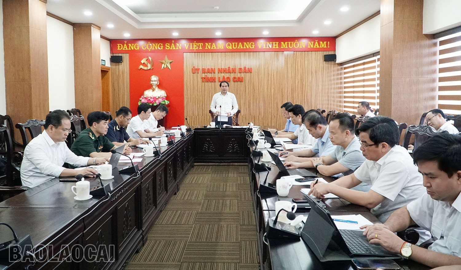 Quang cảnh cuộc họp. 11111.jpg